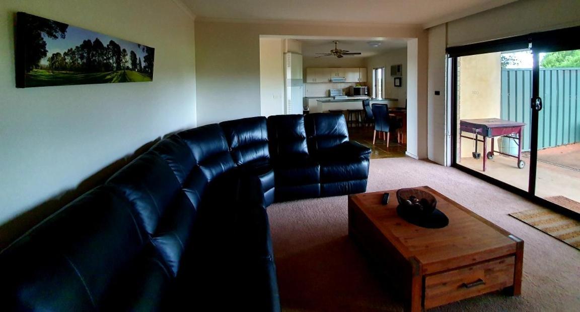 Shepparton Golf Motel Buitenkant foto